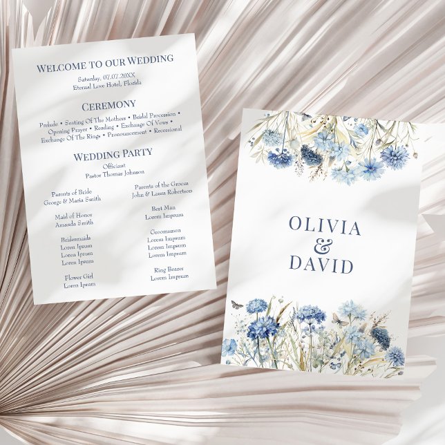 Programme de cérémonie de mariage aux hortensias b (Boho French Blue Wildflower Meadow Wedding Program on a sunny dry palm leaf.)