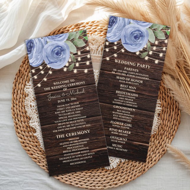 Programme de mariage floral bleu avec guirlandes r (Dusty blue watercolor floral and string lights on rustic wood wedding program)