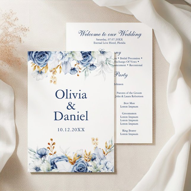 Programme de mariage floral bleu et or moderne (Modern Bluen and Gold Floral Wedding Program on an elegant white wedding table)