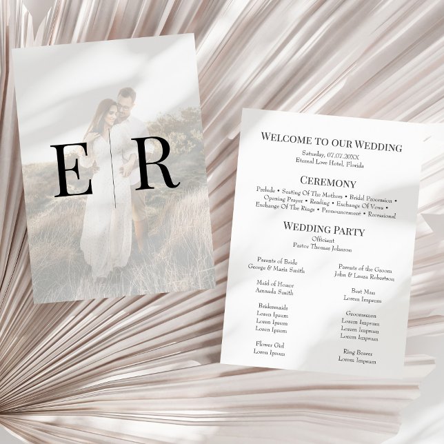 Programme de mariage photo à monogramme élégant mo (Modern Elegant Monogram Photo Wedding Program on a sunny white dry palm leaf.)
