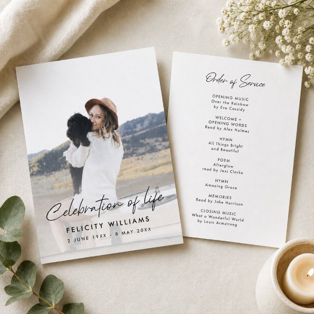 Programme Ordre du service funèbre | Célébration de la vie (Personalized funeral program with photo front and order of service for memorial guests.)