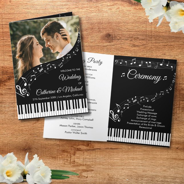 Programme Photo en noir et blanc de notes de musique de pian (Flat lay harmonic love classic melody with music themed ceremony wedding program)