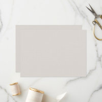 photo en noir et blanc d'un homme en costume et cr