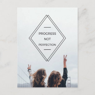 Progrès pas la carte postale de devise parfaite