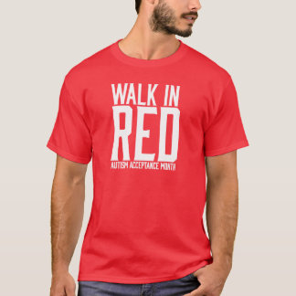 Promenade dans le T-shirt rouge