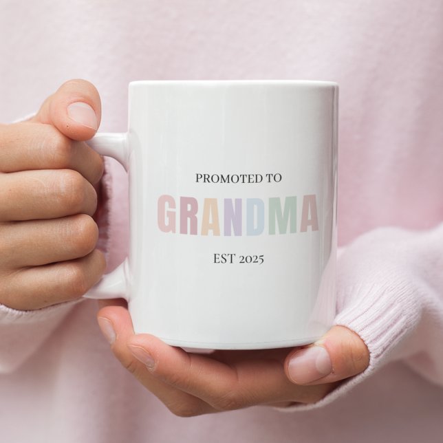 Promu à Grand-mère EST 2025 Mug | Personnalisé (Créateur téléchargé)