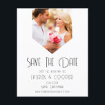 Prospectus 11,4 Cm X 14,2 Cm BUDGET Enregistrer La Date Photo Moderne Simple Ma<br><div class="desc">BUDGET Enregistrer la date Stylish Modern Simple Wedding Cards présente votre photo préférée avec le texte "Save the date" dans la typographie de script de calligraphie moderne. Parfait pour les mariages,  anniversaire,  baby shower,  fêtes et fêtes d'anniversaire. Conçu pour vous par ©Evco Studio www.zazzle.com/store/evcostudio</div>