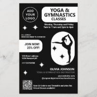Cours de studio d'instructeur de yoga et de gymnas