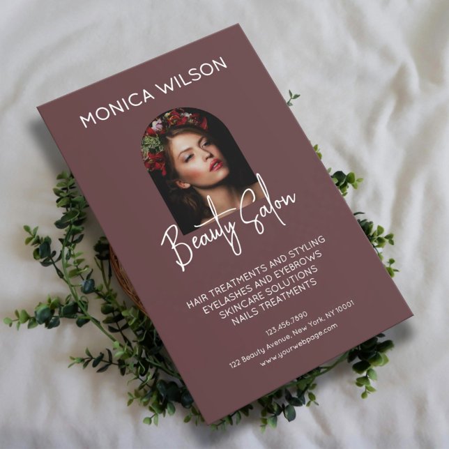 Prospectus 14 Cm X 21,6 Cm Elegant minimalist maroon beauty salon (Créateur téléchargé)
