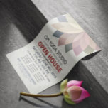 Prospectus 21,6 Cm X 24,94 Cm Professeur de YOGA Maison d'édition ouverte Mandal<br><div class="desc">Modèle d'affiche de la Maison d'édition ouverte de Professeur de Méditation YOGA - Symbole floral de lotus coloré élégant sur fond de papier damassé vintage.</div>