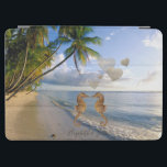 Protection iPad Air Plage tropicale, Cheval de mer en Amour Personnali<br><div class="desc">Plage tropicale avec coquillages et votre nom.</div>
