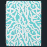 Protection iPad Beach Coral Reef Motif Nautique Blanc Bleu<br><div class="desc">Ce joli motif nautique reprenant d'inspiration océan / plage ressemble à un récif corallien tissé complexe en blanc sur une plage - arrière - plan bleu. L'élégant motif de récif de corail est confectionné dans un style pochoir. La couleur bleue rappelle les mers tropicales claires et claires. Ce design simple...</div>