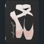 Protection iPad Chaussures de ballet molles personnalisées de rose<br><div class="desc">Protégez votre iPad,  iPad-air,  iPad-mini avec cette couverture molle de concepteur de chaussures de ballet de rose de gradient avec un endroit pour mettre votre nom/initiales dessus. Pour changer la police cliquez sur juste la "personnaliser il" bouton.</div>