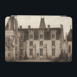 Protection iPad Mini Beau Château français à Sepia Tones<br><div class="desc">Victor Petit vous apporte ce magnifique château français,  capturé dans des tons sépia agréables. Cette demeure seigneuriale fut la résidence de la noblesse française,  et le filtre sépia fait ressortir la majesté de ce bâtiment. Apportez une certaine noblesse dans votre maison avec cette impression!</div>