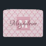 Protection iPad Mini Couverture pour iPad Dusty Rose Damask avec Monogr<br><div class="desc">Ce beau coque ipad présente un motif damassé blanc classique sur un arrière - plan rose poussiéreux. Le design est personnalisé avec une lettre initiale monogramme ainsi qu'un nom personnalisable. Parfait pour le travail ou l'école, ou toute femme qui veut une jolie coque féminine avec un design simple mais élégant....</div>