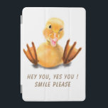 Protection iPad Mini Duckling Joueur iPad Couverture sourire Cartoon<br><div class="desc">Drôle Joué Canard Joué Joyeux Smile Dessin et texte - Choisissez / Ajoutez votre texte unique / Police / Couleur - Faites votre cadeau spécial - Redimensionnez et déplacez ou supprimez et ajoutez des éléments / image avec l'outil de personnalisation ! - Dessin et design par MIGNED. Vous pouvez également...</div>