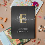 Protection iPad Mini Élégant Noir Brossé Métal Or Monogramme tendance<br><div class="desc">Élevez votre iPad Air avec notre élégant monogramme en métal brossé noir en or à la mode iPad Air Cover! Fabriquée à partir de métal noir brossé élégant, cette couverture exhale le raffinement moderne. Personnalisez-le avec votre monogramme en texte or gras et votre nom de script en typographie blanche élégante,...</div>