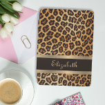 Protection iPad Mini Leopard Motif Brown et Gold Stripe Nom élégant<br><div class="desc">Protégez votre technologie en style avec notre Motif Leopard Brown et Gold Stripe Elegant Nom iPad Air Cover! Élevez votre iPad Air avec cette couverture chic et sophistiquée. Doté d'un luxueux motif en bronze léopard et d'une feuille d'or glamour et d'une bande de brun, cette couverture peut être personnalisée avec...</div>
