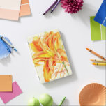 Protection iPad Mini Nom floral et initiale de l'art de jour orange<br><div class="desc">Aquarelle détaillée d'une magnifique couverture de fleurs Hemerocallis en orange et jaune. Ce design aux fleurs de lys d'Hemerocallis est adapté de la peinture d'aquarelle originale de Sarah Trett. Personnalisez avec votre propre nom et monogramme initial. Cet exemple présente Jennifer H. Conception originale et peinture à la main par Sarah...</div>