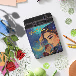 Protection iPad Mini Parfum de Rose<br><div class="desc">Profitez de cette oeuvre d'art fantaisiste sur votre couverture iPad avec une femme avec des roses la nuit quand tout devient foncé et bleu,  les couleurs sortent sous le clair de lune. Faites-le le vôtre,  et customisez-le avec votre nom. Cela ferait un grand cadeau à quelqu'un qui aime l'art.</div>