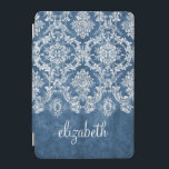 Protection iPad Mini Sapphire Blue Vintage Damask Modèle et nom<br><div class="desc">Un motif vintage avec tableau de bord et dentelle. Regardez de près les fleurs et les feuilles.Un design tendance avec les couleurs de bijoux et l'élégance. Les éléments sont plus faciles à customiser lorsque vous remplacez tout le texte et les photos en premier. Si votre art doit encore être ajusté,...</div>