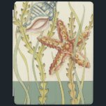 Protection iPad Partie Shell multicolore<br><div class="desc">Charikilia Zarris est une artiste talentueuse connue pour ses oeuvres d'art océaniques. Ses images sont paisibles et calmes vous relaxant avec chaque photo. Obtenez cette oeuvre d'art nautique avec une étoile de mer et une coquille Conch étant le centre de tout, bordé de belle varech. Cette image sera très belle...</div>