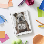 Protection iPad Pro Accrocher un Bulldog<br><div class="desc">Accrochez un Bulldog par FabFunky. Doté d'un joli bulldog portant un panneau "Gardez le calme et Immense un Bulldog". | 190009D</div>