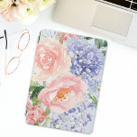 Protection iPad Pro Cover Aquarelle Bleu rose Hydrangée Peony Ressort Floral<br><div class="desc">Épinez votre iPad avec notre couverture florale Aquarelle bleu rose Hydrangea. Un délicieux mélange d'hydrangée bleue,  de pivoine rose et de rose dans des pastels doux,  apportant la beauté du printemps à votre appareil. Protection élégante qui fleurit d'élégance florale!</div>