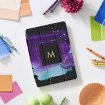Protection iPad Pro Cover Aquarelle en gras avec accessoires de look en or F<br><div class="desc">Cette couverture éclatante et dramatique présente une aquarelle violette et bleue vive sur un arrière - plan noir,  avec des accents faux or.</div>