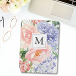 Protection iPad Pro Cover Aquarelle monogramme bleu rose printemps floral<br><div class="desc">Personnalisez votre technologie grâce à notre capot d'air monochrome bleu rose printemps floral iPad. Doté d'un charmant mélange d'aquarelle bleu hydrangée,  de pivoine rose et de rose,  ce pastel apporte l'essence du printemps à votre appareil. Elégant,  unique et une touche de bonheur botanique !</div>