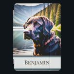 Protection iPad Pro Cover Chocolat Lab Chien à Blue Mountain Lake iPad Pro C<br><div class="desc">Ce design coque ipad présente un buste d'un laboratoire de chocolat contre une gamme de montagnes,  d'arbres et d'un lac. Ajoutez votre nom pour personnalisé. Idéal pour le chasseur ou l'amoureux des chiens dans votre vie. Créé par Simply Farmhouse Press.</div>