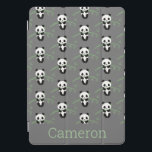 Protection iPad Pro Cover Cute Panda Bear Bambou Motif Grey Nom personnalisé<br><div class="desc">Ce coque ipad mignon présente un motif fantaisiste de panda porte le bambou d'escalade en gris. Personnalisez-le avec votre nom. Super idée cadeau !</div>