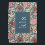 Protection iPad Pro Cover Floral rose vintage William Morris Monogramme<br><div class="desc">Ce design sobre et élégant présente une motif de tapisserie à fleurs rouge et rose de l'élégante William Morris. Protégez votre tablette iPad avec style. Ajoutez un nom pour le personnaliser. Fait un grand cadeau de Noël ou de fête des mères. Créé par Simply Farmhouse Press.</div>