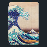 Protection iPad Pro Cover Grande vague de Kanagawa Vintage art japonais<br><div class="desc">Katsushika Hokusai The Great Wave Off Kanagawa (1830) The Great Wave off Kanagawa, également connu sous le nom de The Great Wave ou simplement The Wave, est un ukiyo-e de l'artiste japonais Hokusai, publié entre 1830 et 1833 dans la fin de la période Edo comme le premier dans la série...</div>