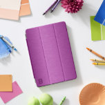 Protection iPad Pro Cover Image de texture métallique de Ping profond<br><div class="desc">Image rose profonde d'un arrière - plan de texture métallique avec un monogramme personnalisé. Design minimaliste simple.</div>