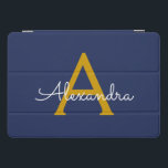 Protection iPad Pro Cover Marine Blue Gold Modern Script Girl Monogramme Nom<br><div class="desc">Coque de l'ordinateur portable Navy Blue and Gold Simple Script Monogram Name. Cela rend le cadeau parfait pour 16 ans,  mariage,  douche nuptiale,  anniversaire,  baby shower ou bachelorette pour quelqu'un qui aime le luxe glam et les styles chic.</div>