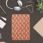 Protection iPad Pro Cover Motif d'ananas tropique Terracotta & Peach<br><div class="desc">Paire moderne avec une touche de tropical - J'ai créé mon motif d'ananas dessiné à la main dans une nouvelle palette de couleurs en terre cuite, avec des tons de beige peachy neutre et de terre cuite / orange brûlé. Ce motif d'ananas dessiné à la main se répète sans cesse....</div>
