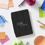 Protection iPad Pro Cover Nom simple élégant Moderne<br><div class="desc">Housse iPad noire moderne avec un design simple et minimal personnalisé avec votre nom dans un script élégant et une police sans serif contemporaine.</div>
