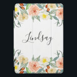 Protection iPad Pro Cover Peach Pink Crème Aquarelle Floral Boho<br><div class="desc">Avec de belles fleurs d'aquarelle rose pêche et crème et votre nom est un script calligraphique,  ce coque ipad sera un accrocheur de regard chaque fois que quelqu'un voit votre tablette dans vos mains!</div>