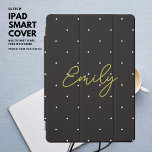Protection iPad Pro Cover Simple moderne Noir Blanc Polka Dot Or Script<br><div class="desc">Protégez votre iPad avec style grâce à cette couverture simple et moderne. Il dispose d'un petit point de polka blanc sur un arrière - plan noir et une police de caractères manuscrits or tendance avec votre nom. Mettez à jour le modèle facile à utiliser avec votre choix de nom. Créez...</div>