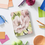 Protection iPad Pro Fleurs de Magnolia<br><div class="desc">Blush Magnolia II par Grace Popp. Comprend un gros plan de fleurs roses en fleurs.</div>