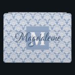 Protection iPad Pro Lacy Dusty Blue Damask Monogramme & Nom Feminine<br><div class="desc">Cette belle coque ipad présente un motif damassé blanc classique sur un arrière - plan gris bleu clair. Le design est personnalisé avec une lettre initiale monogramme ainsi qu'un nom personnalisable. Parfait pour le travail ou l'école, ou toute femme qui veut une jolie coque féminine avec un design simple mais...</div>