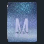 Protection iPad Pro Marine Pastel Blue Triple Parties scintillant Ombr<br><div class="desc">Cette impression élégante, séduisante et chic est parfaite pour la jeune fille branchée et élégante. Il présente une parties scintillant bleu marine brillant imbriquée en bleu périwinkle en bleu pastel dégradé ombre. C'est moderne, joli, girly, unique, et cool. Il vous suffit de customiser avec votre monogramme personnalisé et initial. ***REMARQUE...</div>