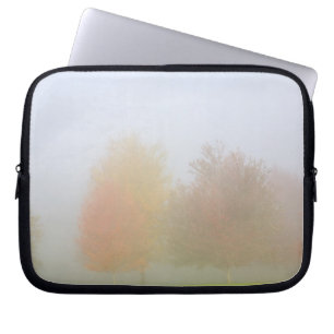 Protection Pour Ordinateur Portable Arbres de chute enveloppés en brume