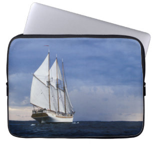 Protection Pour Ordinateur Portable Bateau de navigation sur la mer baltique