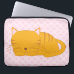 Protection Pour Ordinateur Portable Chat Tabby Orange Dormant<br><div class="desc">Le design adorable présente une douce illustration d'un chaton à tabby orange qui fait une sieste sur un mignon coeur rose ou bleu et un arrière - plan motif empreinte de patte.</div>