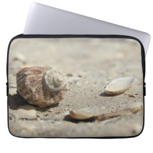 Protection Pour Ordinateur Portable Coquillages sur le sable par la mer