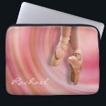 Protection Pour Ordinateur Portable Danse de ballet avec nom personnalisé<br><div class="desc">Une danseuse de ballet sur ses orteils dans un design féminin rose avec un arrière - plan tourbillon abstrait. Insérez votre nom à la place du nom de l'exemple figurant dans le modèle de conception. Vous pouvez également supprimer le nom si vous préférez le coque avec. Il suffit de cliquer...</div>