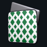 Protection Pour Ordinateur Portable Diamants verts sur blanc<br><div class="desc">Un motif audacieux et géométrique de petits et grands diamants verts sur un arrière - plan blanc. Le blanc forme un treillis qui sépare les formes diamant. numériquement créé une image. Copyright ©2013 Claire E. Skinner,  Tous droits réservés.</div>