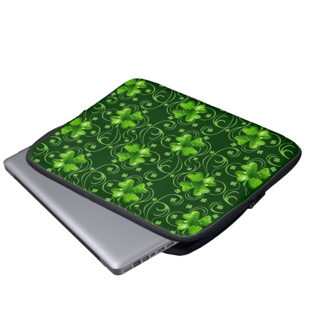 Protection Pour Ordinateur Portable Douille chanceuse de l'électronique des shamrocks (Devant bas)